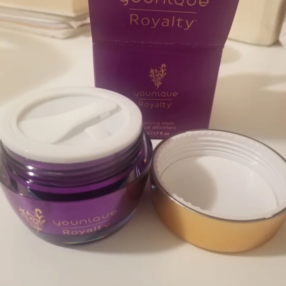 Younique Royalty Skincare Detoxifying Mask Charcoal Infused New in Box 50ml - Picture 6 of 9